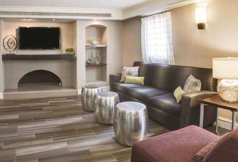 هتل La Quinta Inn By Wyndham Ventura