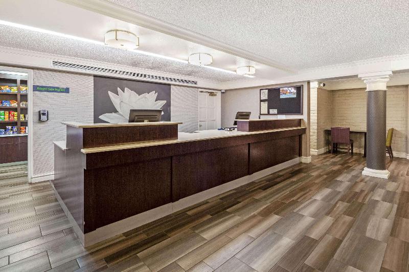 هتل La Quinta Inn By Wyndham Ventura