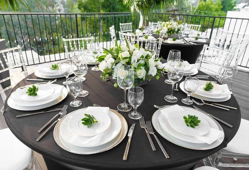 هتل Le Parc At Melrose