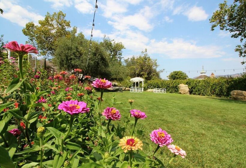 בית מלון כפרי Madonna Inn