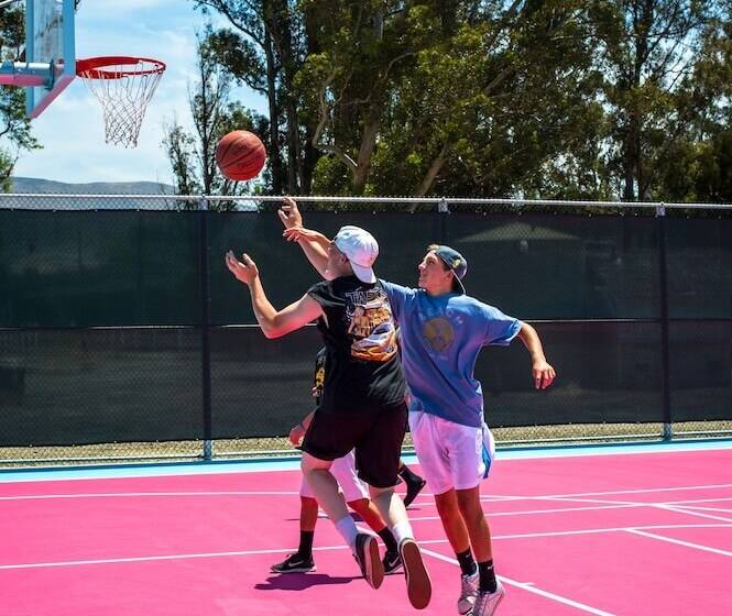 בית מלון כפרי Madonna Inn