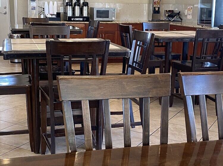 ホテル National 9 Inn Price