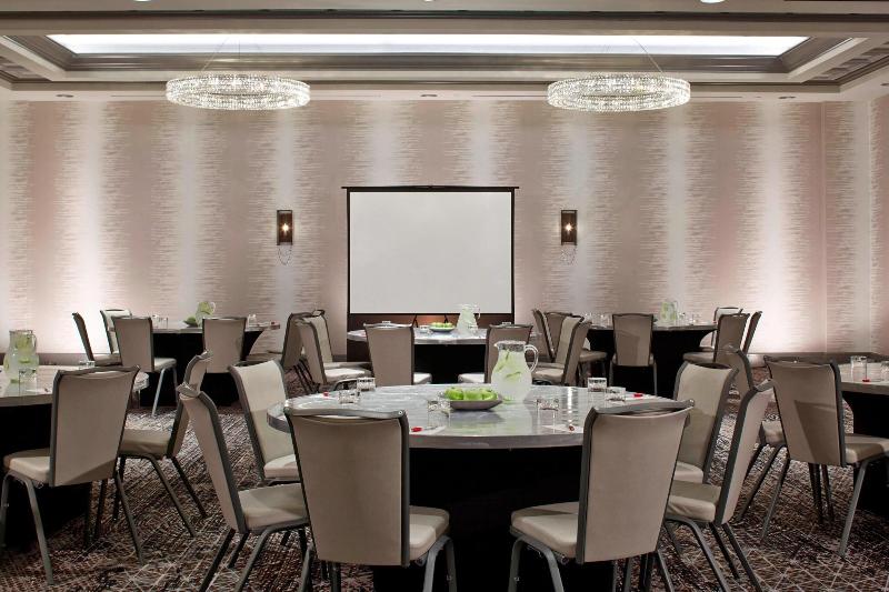 هتل Rochester Airport Marriott