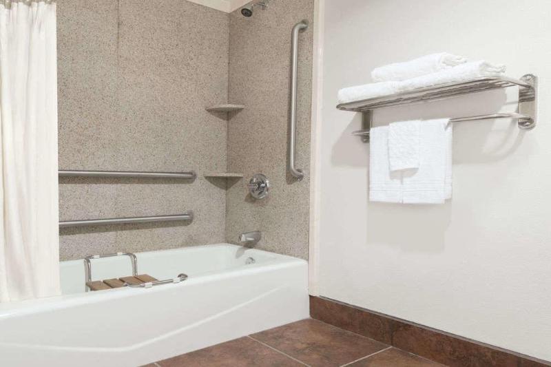 Surestay Plus Hotel By Best Western Lubbock Medical Center