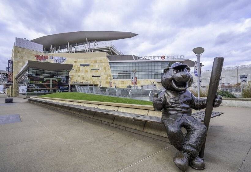 The Marquette Hotel, Curio Collection By Hilton