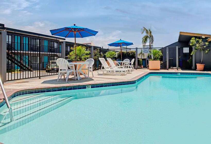 فندق Travelodge By Wyndham Lax