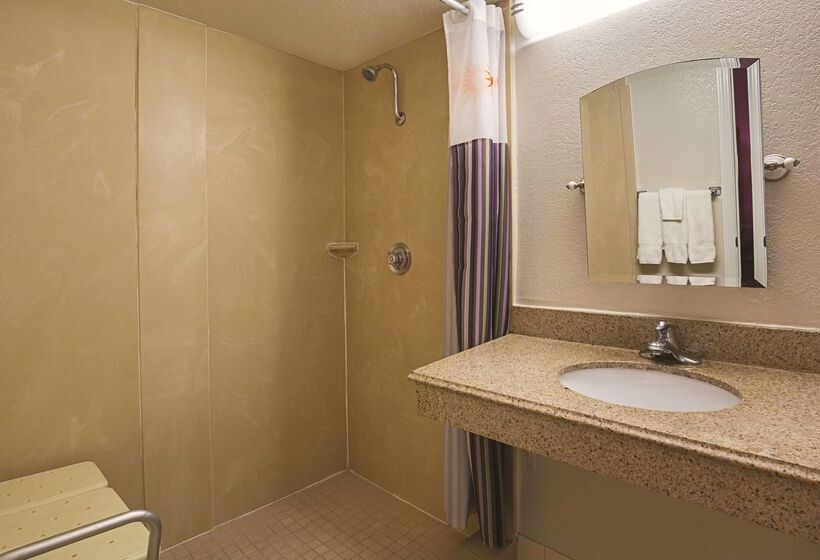 هتل Wingate By Wyndham Galveston East Beach