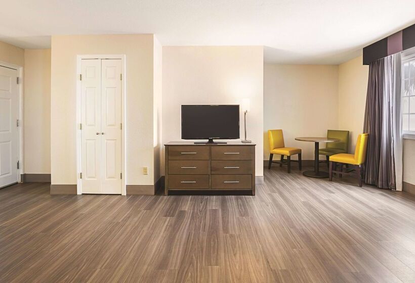 هتل Wingate By Wyndham Galveston East Beach