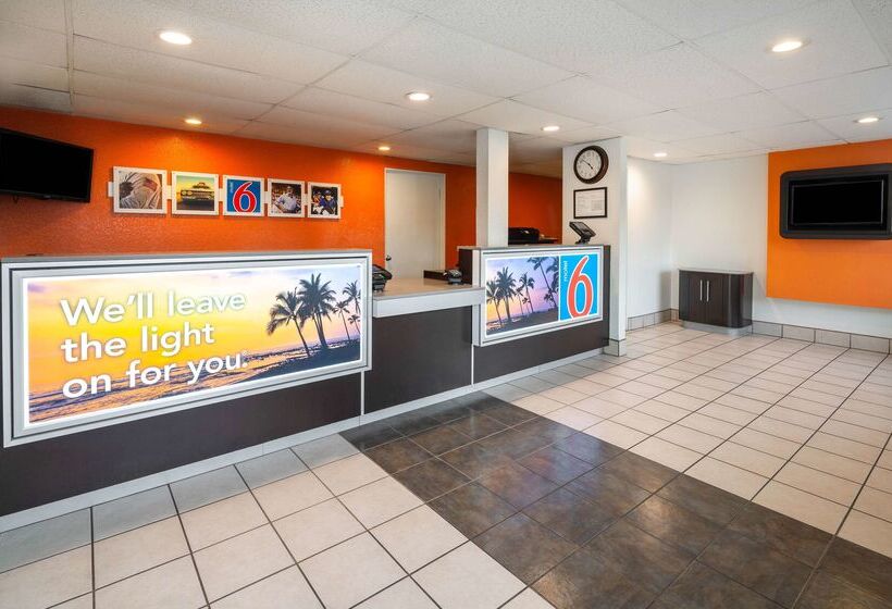 Motel 6 Ventura, Ca   Beach