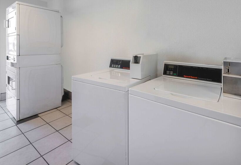 Motel 6 Ventura, Ca   Beach