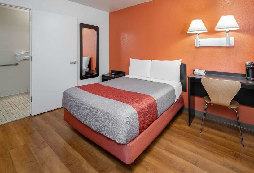 Motel 6 Ventura, Ca   Beach
