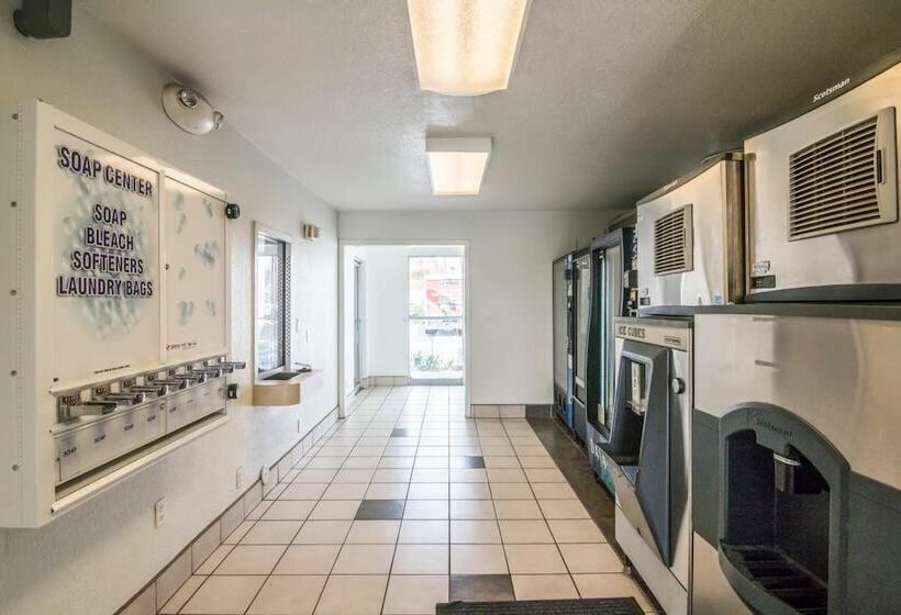 Motel 6 Ventura, Ca   Beach
