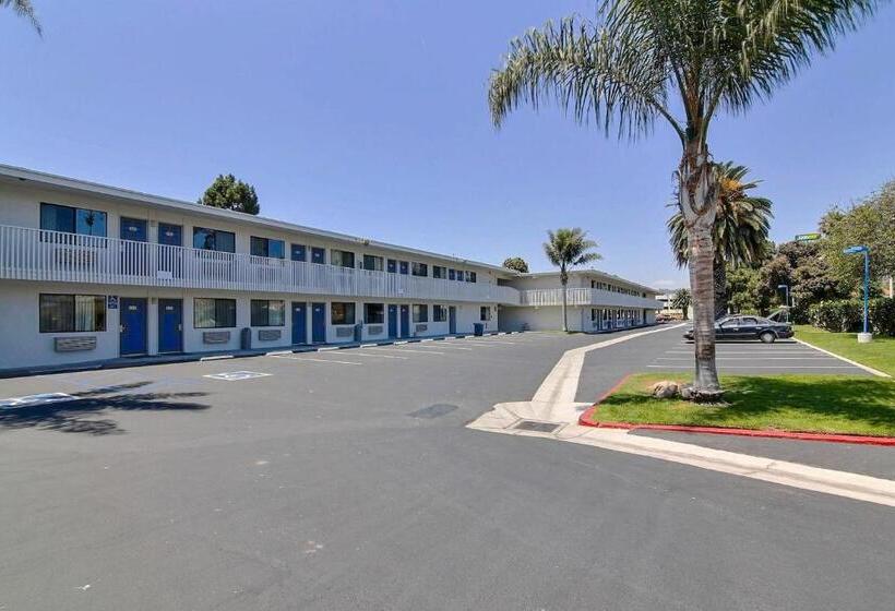 Motel 6 Ventura, Ca   Beach