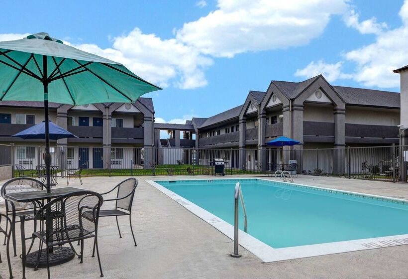 Motel 6buttonwillow, Ca Central