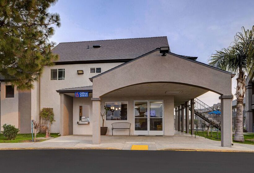 Motel 6buttonwillow, Ca Central