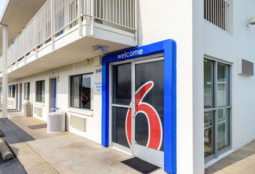 Motel 6redding, Ca  Central