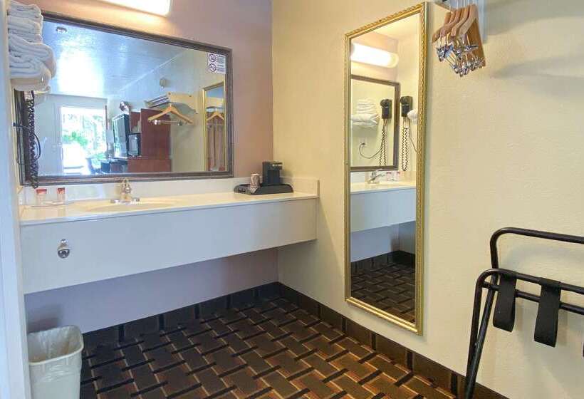 فندق على الطريق Knights Inn Punta Gorda