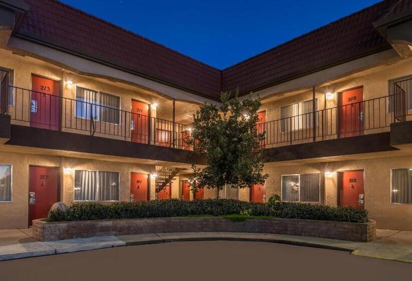 מוטל Laurel Inn & Conference Center