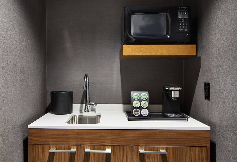 هتل Courtyard By Marriott Detroit Downtown