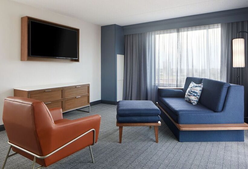 هتل Courtyard By Marriott Detroit Downtown