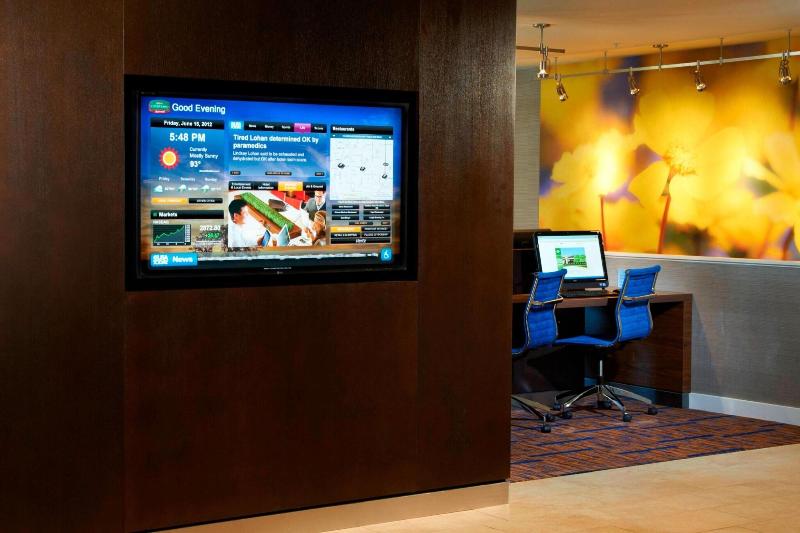 هتل Courtyard By Marriott Rockford