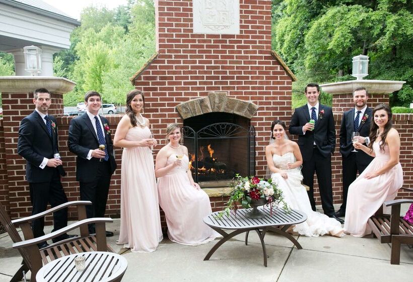 هتل Doubletree By Hilton Asheville Biltmore