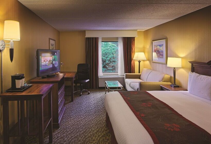هتل Doubletree By Hilton Asheville Biltmore