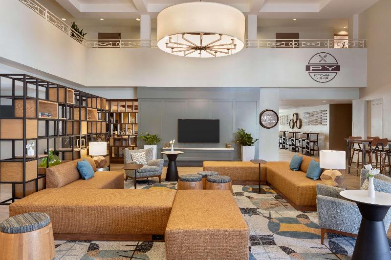 هتل Doubletree By Hilton Campbell  Pruneyard Plaza