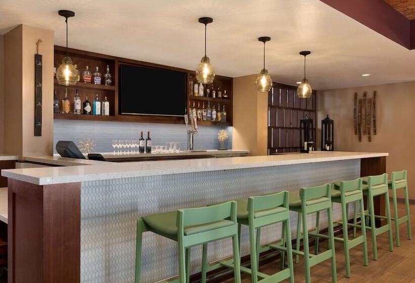 هتل Doubletree By Hilton Campbell  Pruneyard Plaza