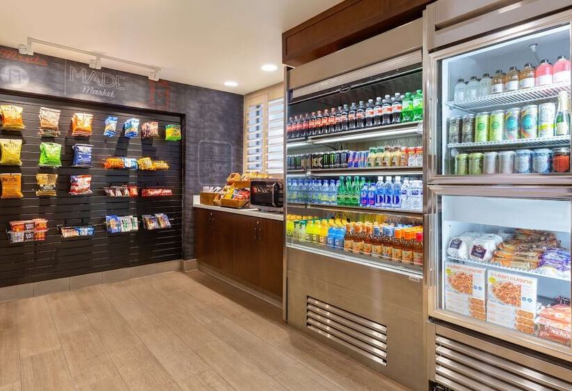 هتل Doubletree By Hilton Campbell  Pruneyard Plaza