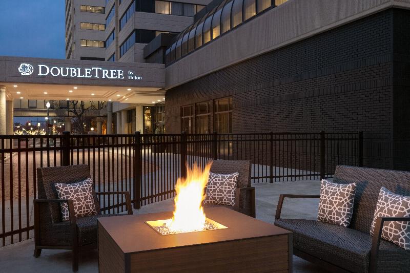 هتل Doubletree By Hilton Canton Downtown