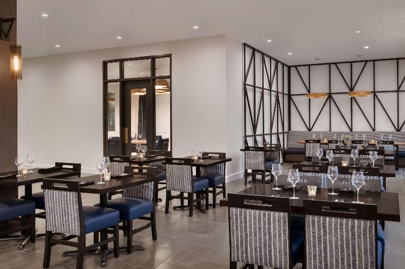 هتل Doubletree By Hilton Canton Downtown