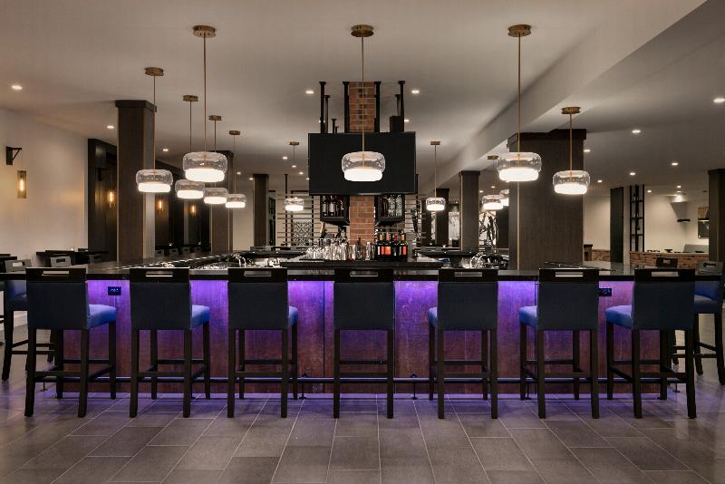 هتل Doubletree By Hilton Canton Downtown