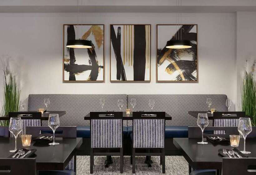 هتل Doubletree By Hilton Canton Downtown