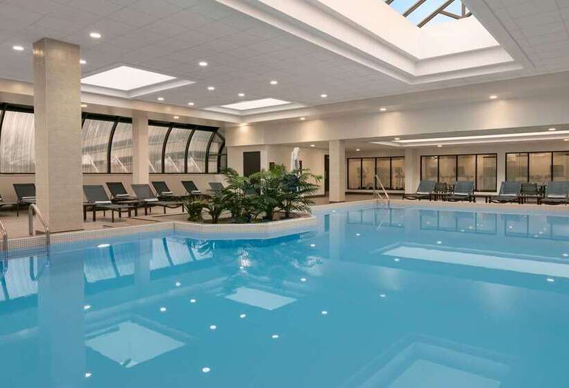 هتل Doubletree By Hilton Canton Downtown
