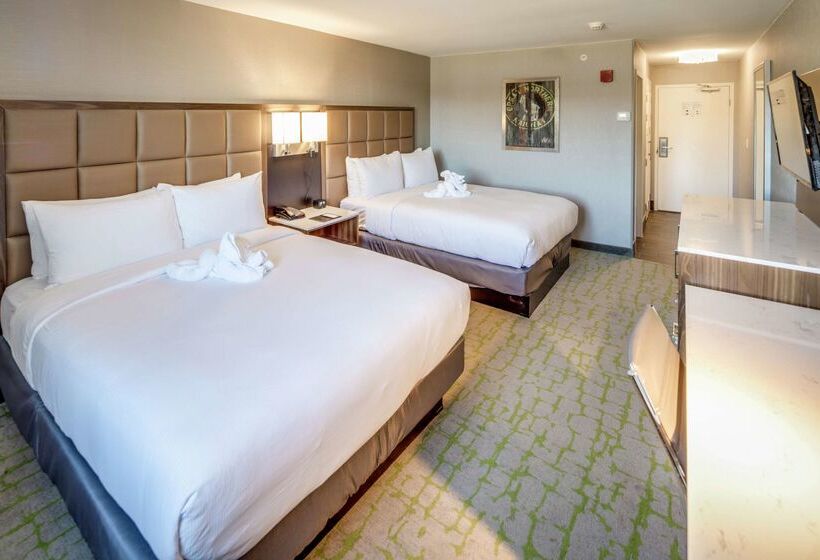 هتل Doubletree By Hilton Huntington