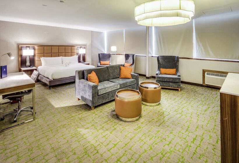 هتل Doubletree By Hilton Huntington