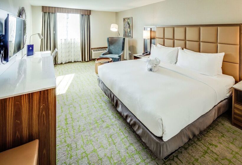 هتل Doubletree By Hilton Huntington