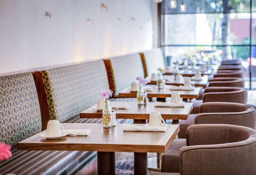 هتل Doubletree By Hilton Huntington