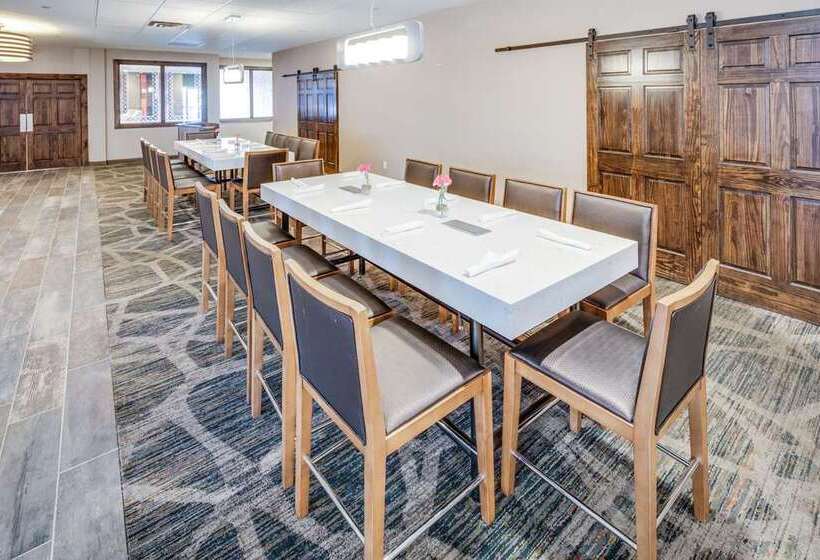 هتل Doubletree By Hilton Huntington