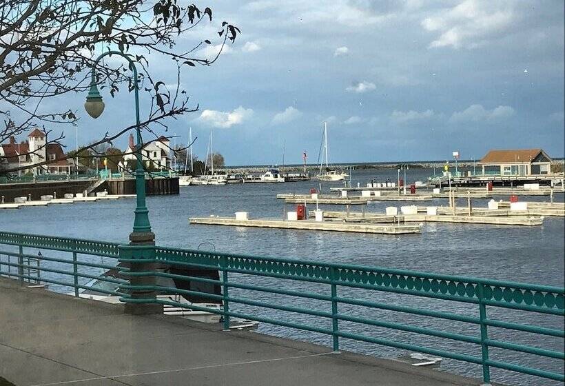 Doubletree By Hilton Hotel Racine Harbourwalk