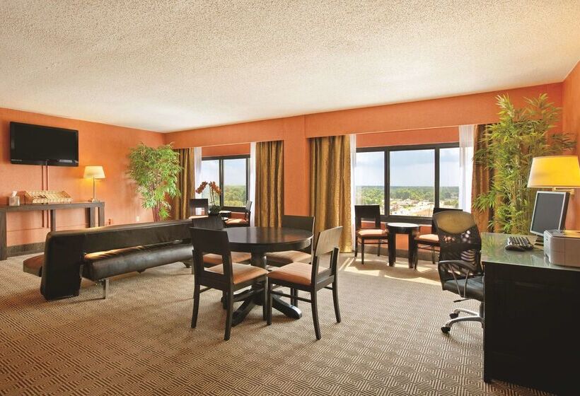 هتل Doubletree By Hilton Springfield