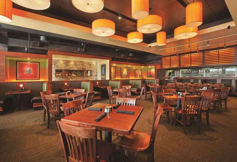 هتل Doubletree By Hilton Springfield