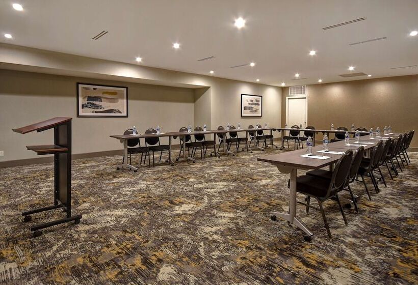 هتل Doubletree By Hilton St. Louis Airport