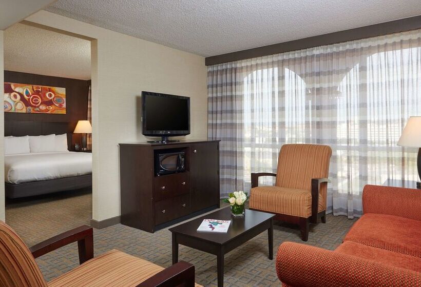 בית מלון כפרי Doubletree By Hilton Dallas   Market Center
