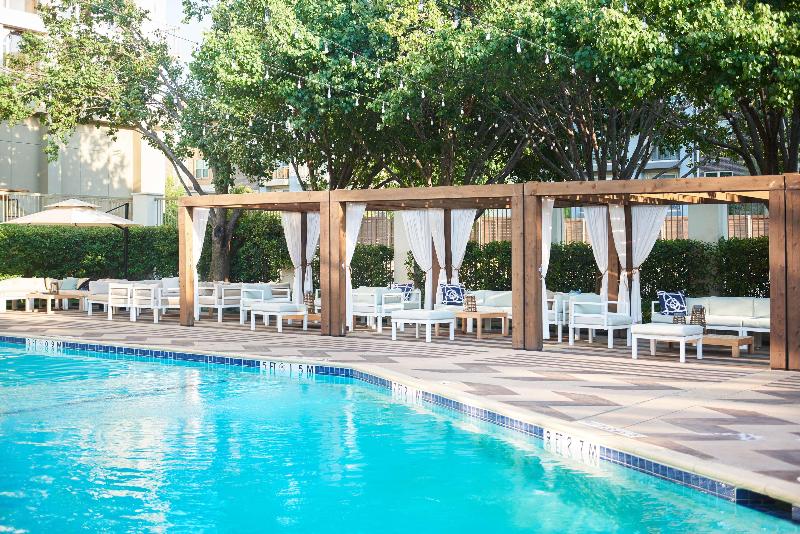 בית מלון כפרי Doubletree By Hilton Dallas   Market Center