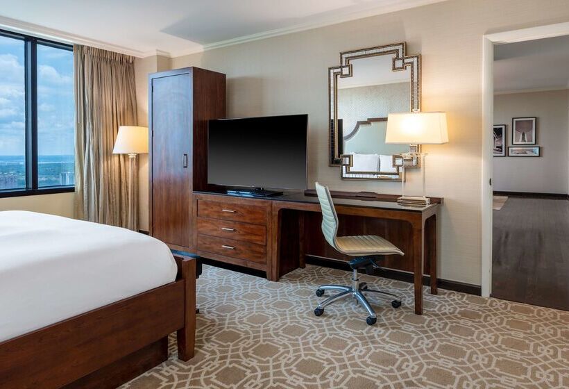 هتل Hilton Alexandria Mark Center