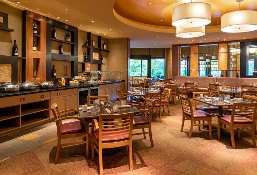 هتل Hilton Alexandria Mark Center