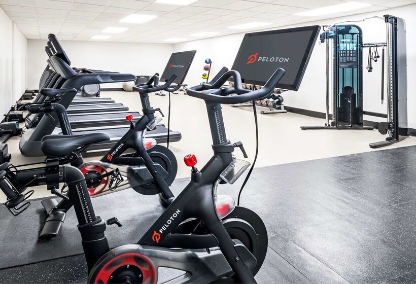 هتل Hilton Appleton Paper Valley