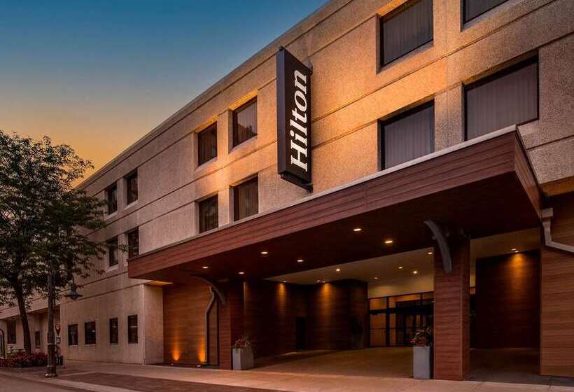 هتل Hilton Appleton Paper Valley